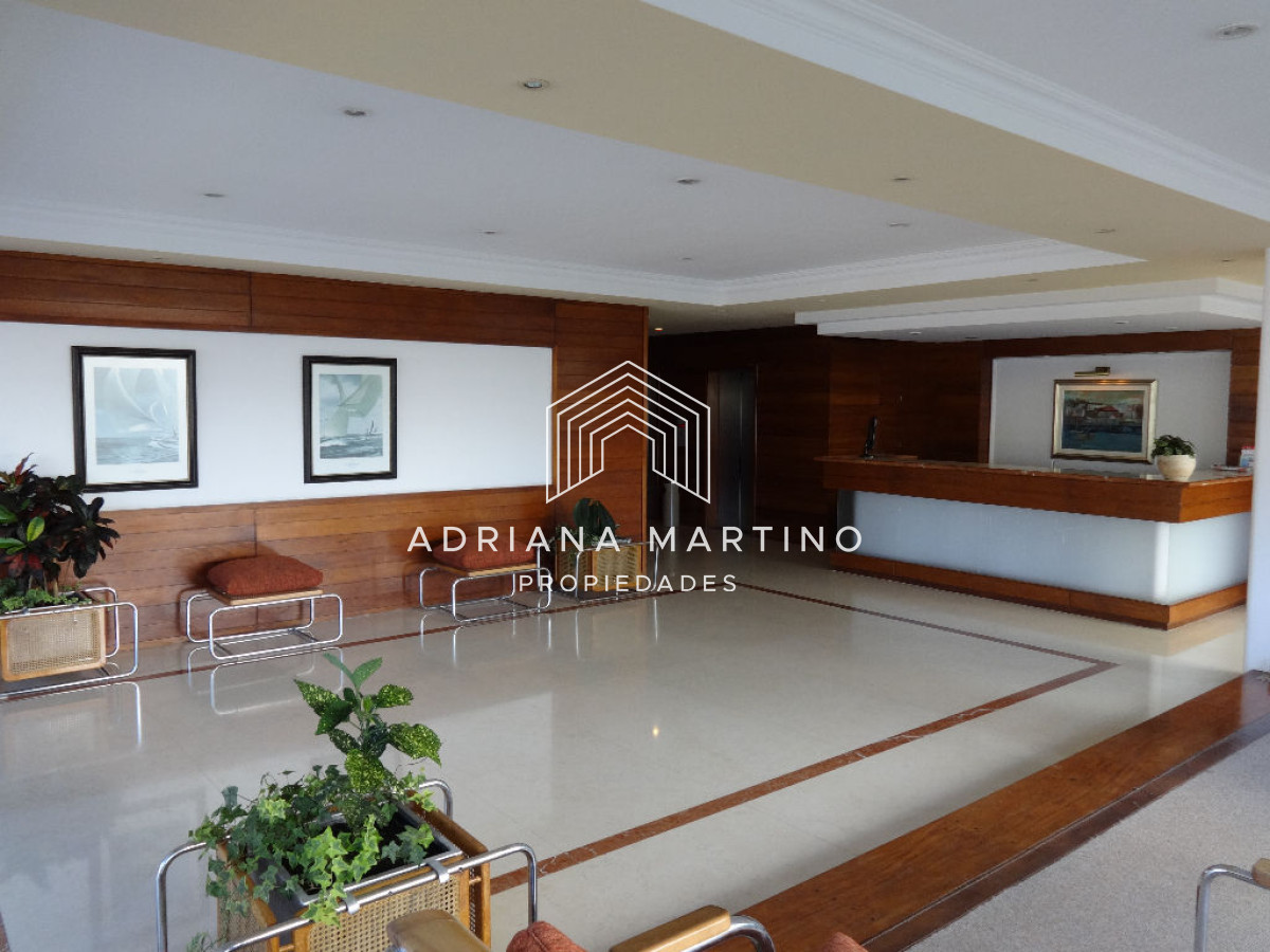 Apartamento ID.71654 - Frente a Plaza de los Artesanos con muy linda vista a Playa Brava