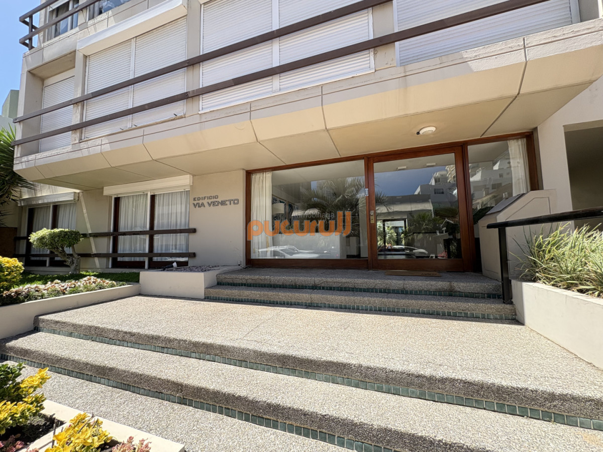 Apartamento ID.2706 - Excelente ubicación, vista al mar, 2 amplias terrazas 