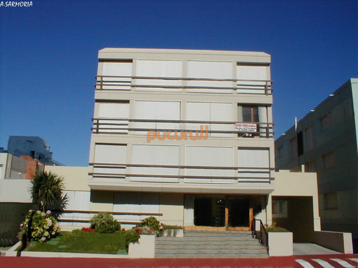 Apartamento ID.2093 - Oportunidad en Peninsula a 150 mts del mar y a 100 mts Gorlero