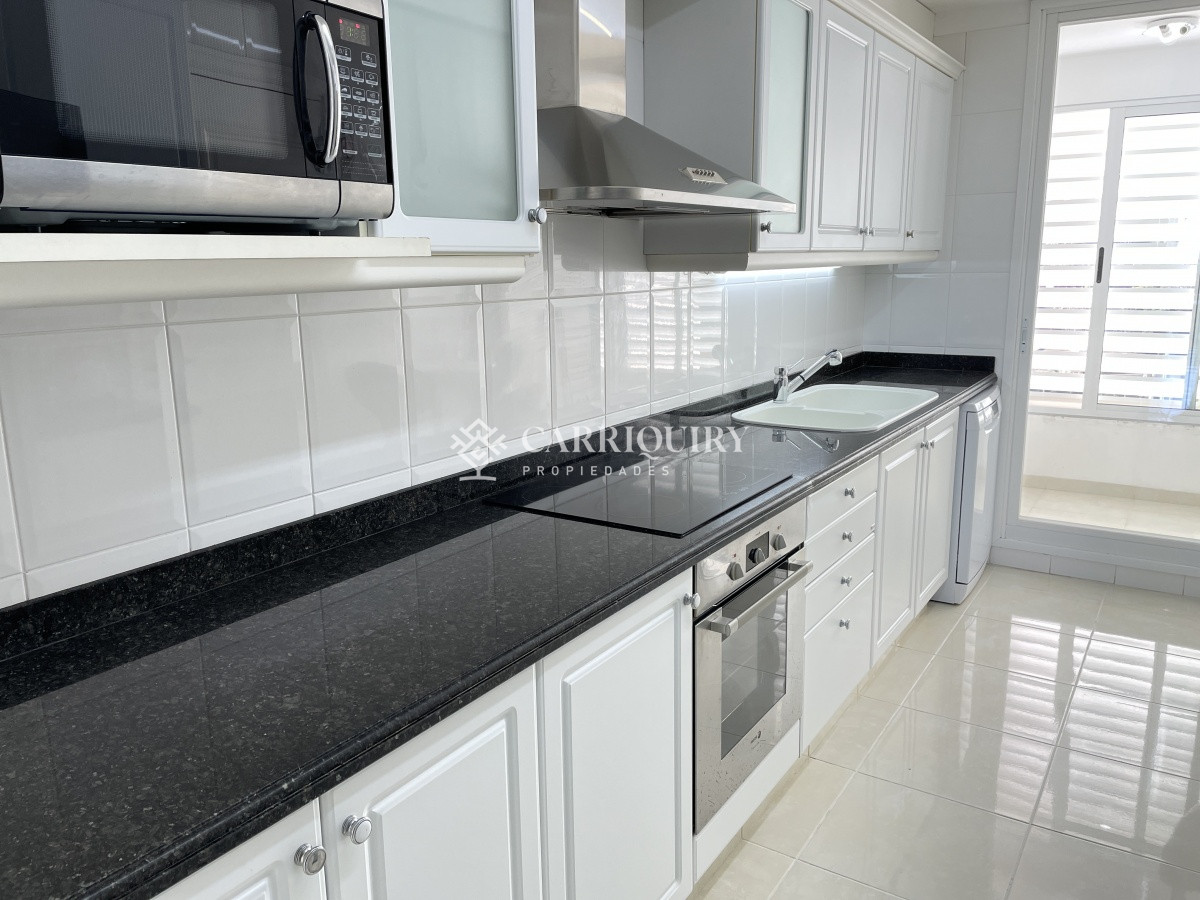 Apartamento ID.6380 - Edificio Le Jardin , impecable con buena vista al mar, calefacción 