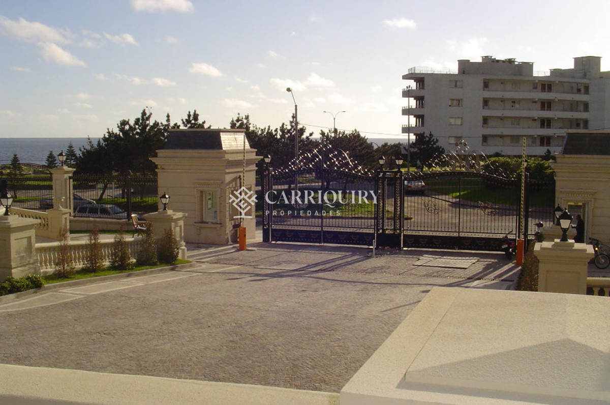 Apartamento ID.6380 - Edificio Le Jardin , impecable con buena vista al mar, calefacción 