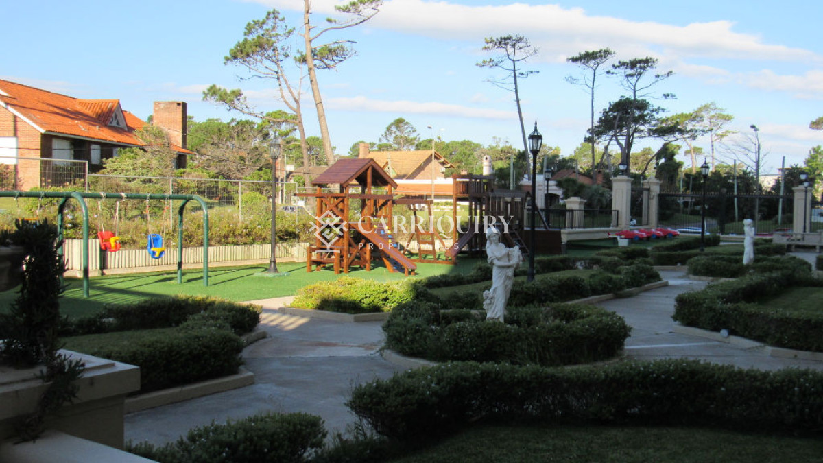 Apartamento ID.6380 - Edificio Le Jardin , impecable con buena vista al mar, calefacción 