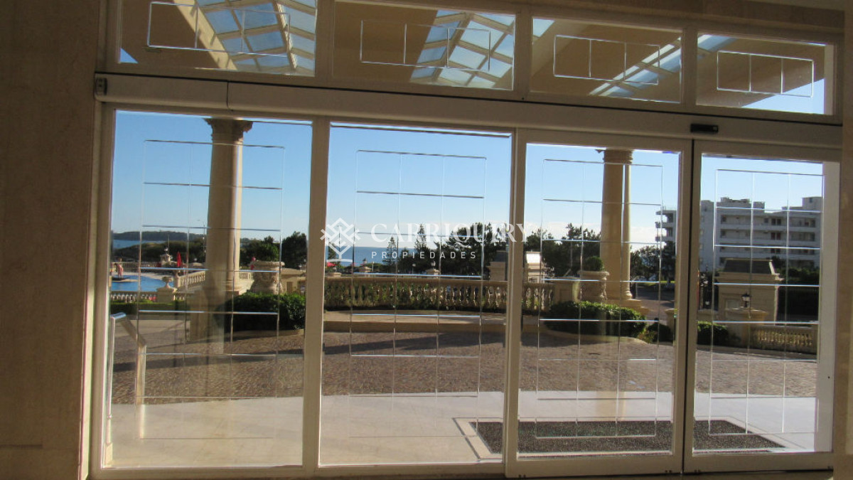 Apartamento ID.6380 - Edificio Le Jardin , impecable con buena vista al mar, calefacción 