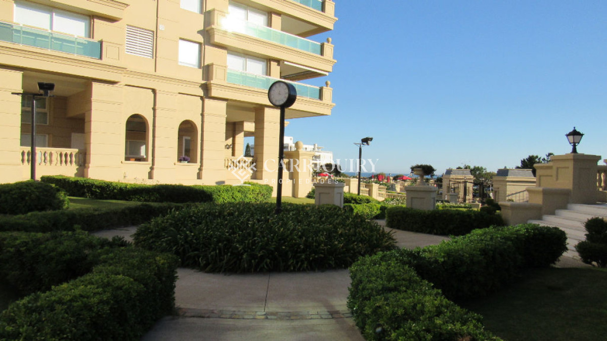 Apartamento ID.6380 - Edificio Le Jardin , impecable con buena vista al mar, calefacción 