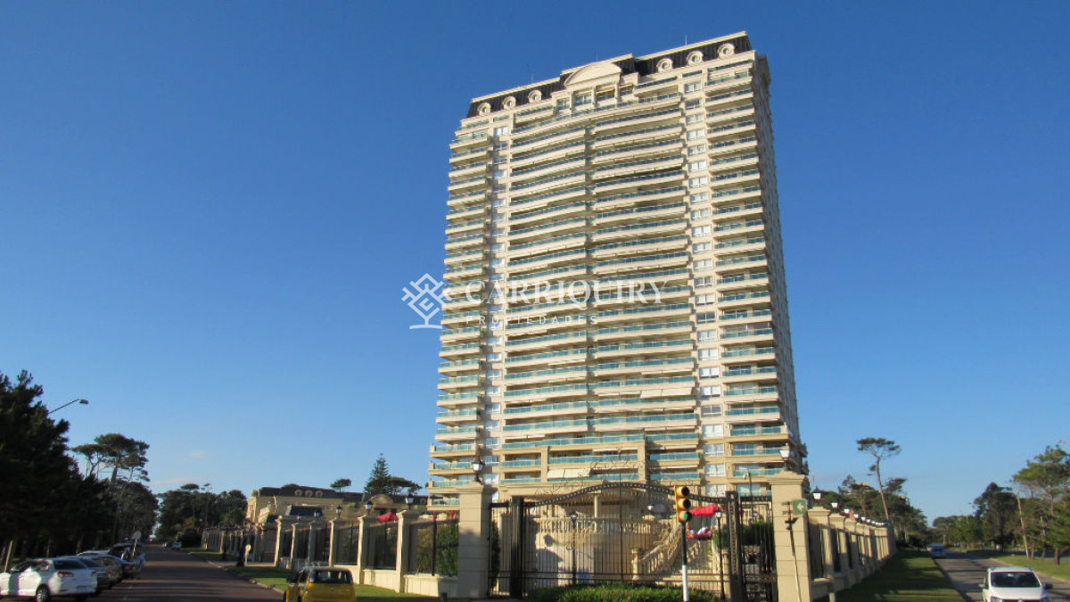 Apartamento ID.6380 - Edificio Le Jardin , impecable con buena vista al mar, calefacción 
