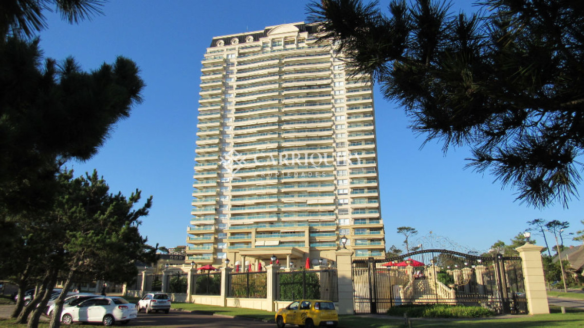 Apartamento ID.6380 - Edificio Le Jardin , impecable con buena vista al mar, calefacción 