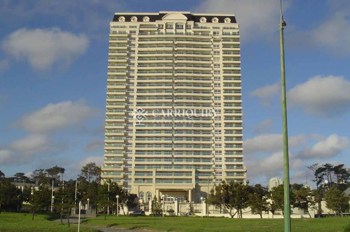 Apartamento ID.6380 - Edificio Le Jardin , impecable con buena vista al mar, calefacción 