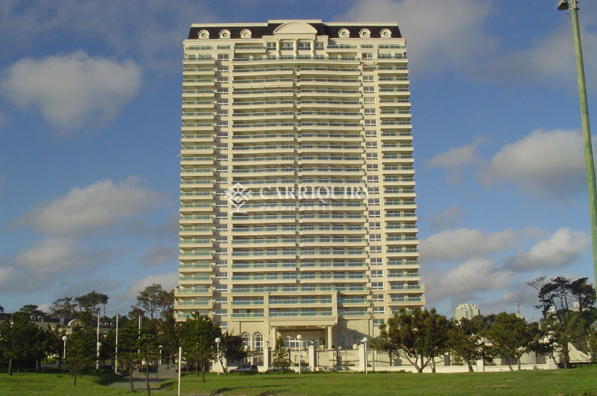 Apartamento ID.6380 - Edificio Le Jardin , impecable con buena vista al mar, calefacción 