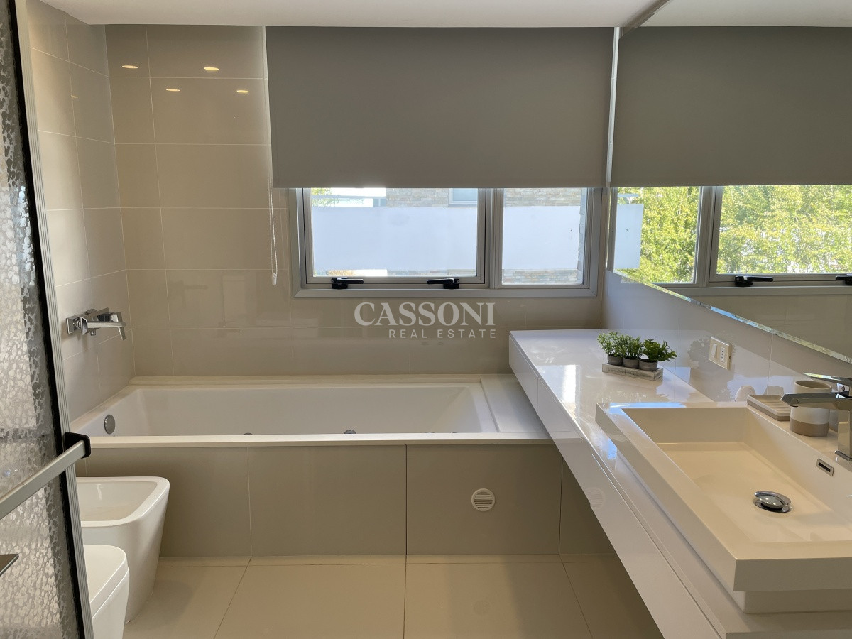 Apartamento ID.826 - PENT HOUSE, CON AMPLIA TERRAZA, PARRILLERO PROPIO Y AMPLIA VISTA AL MAR