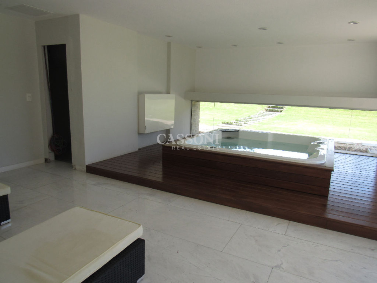 Apartamento ID.826 - PENT HOUSE, CON AMPLIA TERRAZA, PARRILLERO PROPIO Y AMPLIA VISTA AL MAR