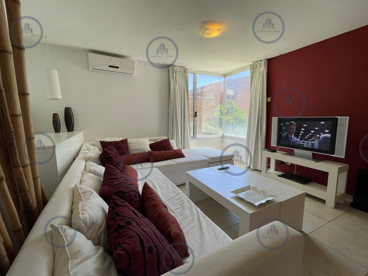 Apartamento de 1 Dormitorio a metros del Mar en Venta, Playa Brava — fotografía 1