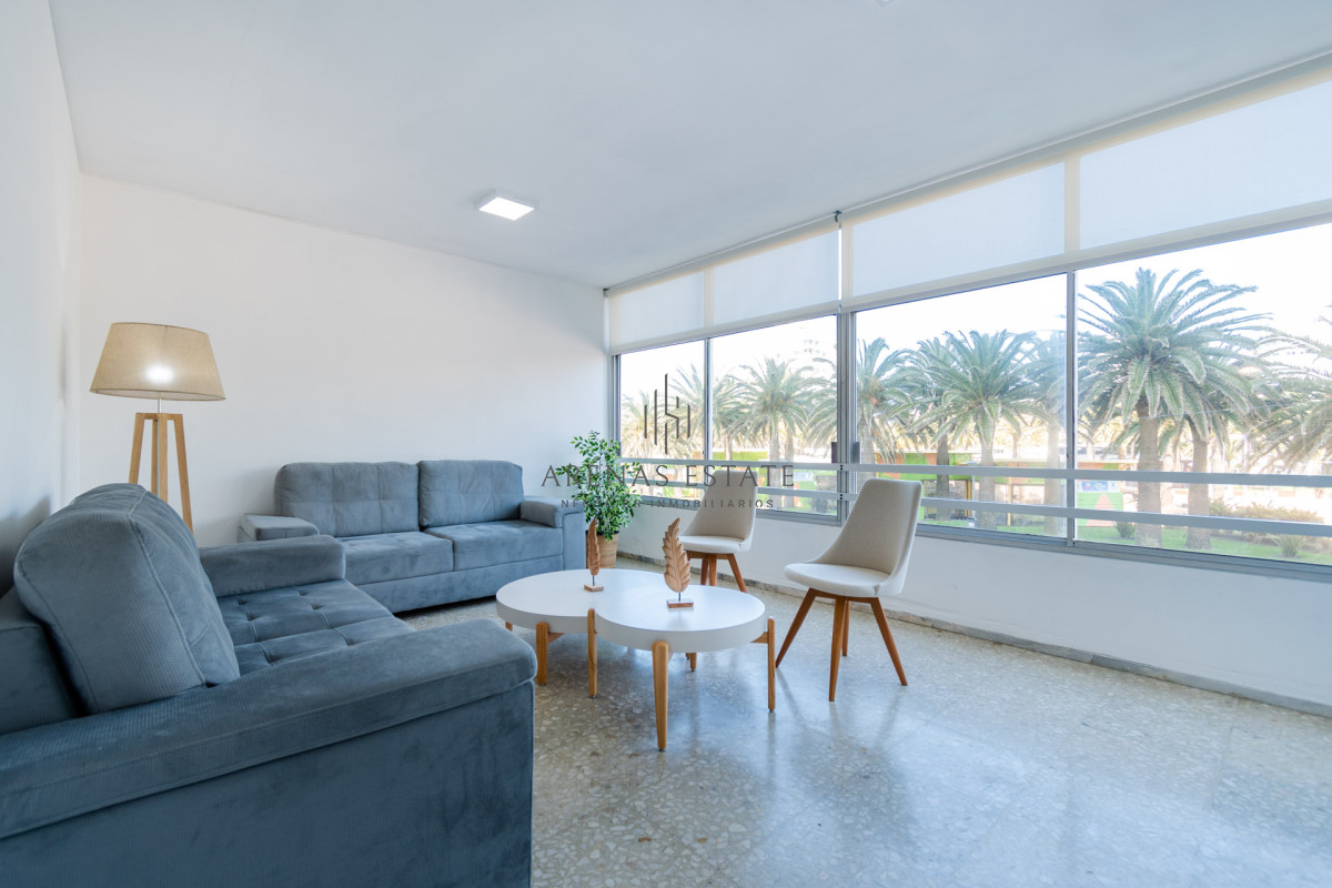 Apartamento ID.4783 - Frente a Plaza de los Artesanos con muy linda vista a Playa Brava