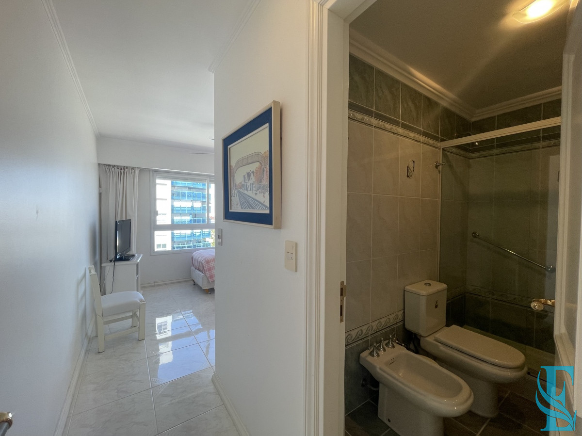 Apartamento ID.58 - Lujoso Apto 3 Dormitorios Primeria Linea Playa Mansa, Punta del Este 