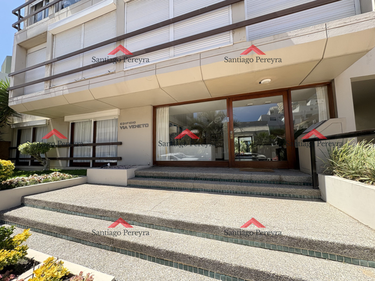 Apartamento ID.17031 - Excelente ubicación, vista al mar, 2 amplias terrazas 