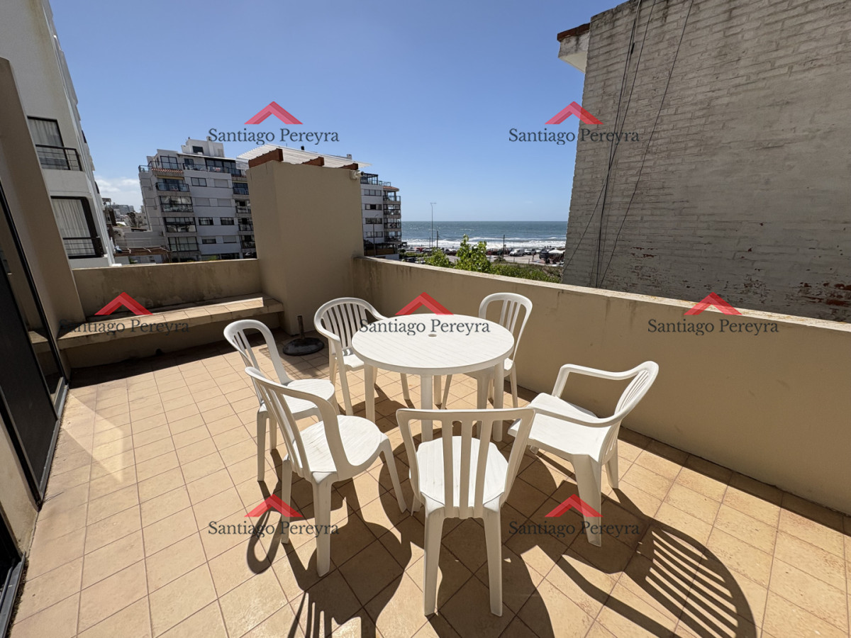 Apartamento ID.17031 - Excelente ubicación, vista al mar, 2 amplias terrazas 