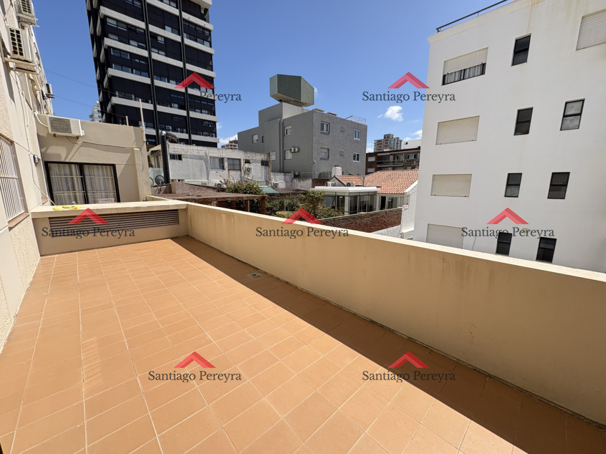 Apartamento ID.17031 - Excelente ubicación, vista al mar, 2 amplias terrazas 