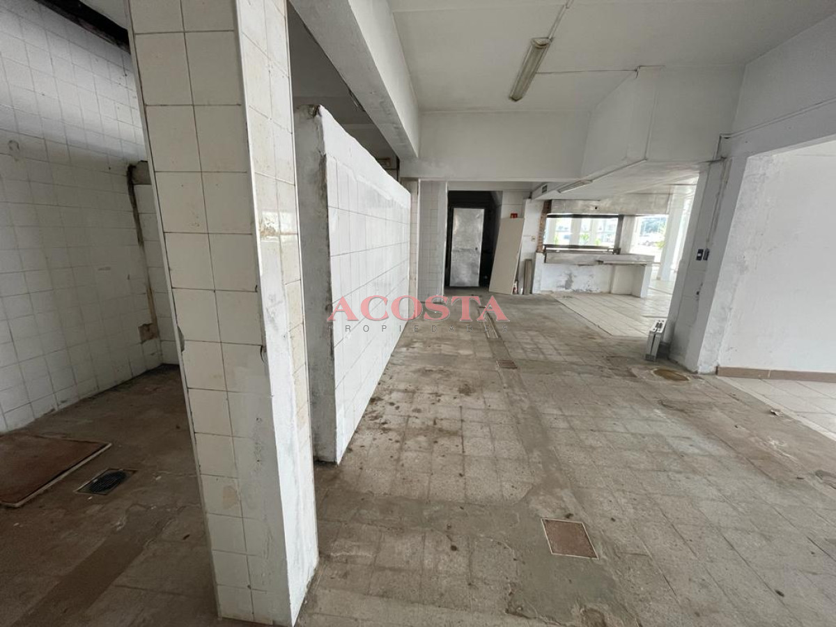 Local Comercial ID.215 - Excelente local en Peninsula esquinero con vista al mar , apto. gastronomia, muebleria, 