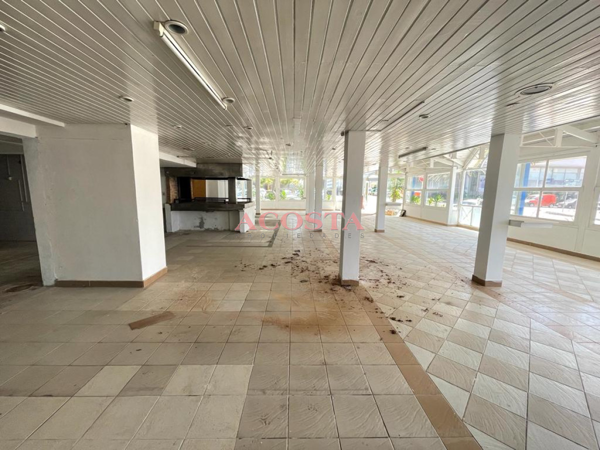 Local Comercial ID.215 - Excelente local en Peninsula esquinero con vista al mar , apto. gastronomia, muebleria, 