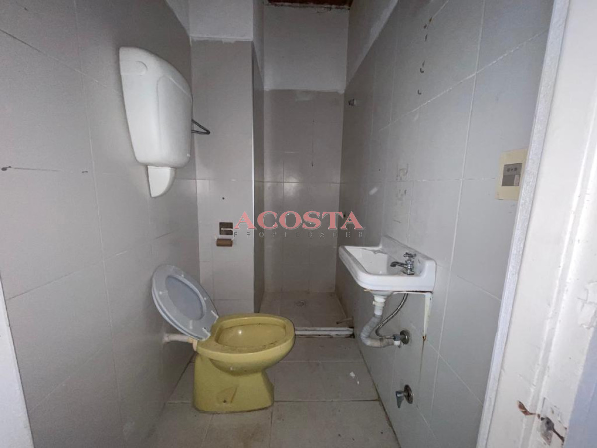 Local Comercial ID.215 - Excelente local en Peninsula esquinero con vista al mar , apto. gastronomia, muebleria, 