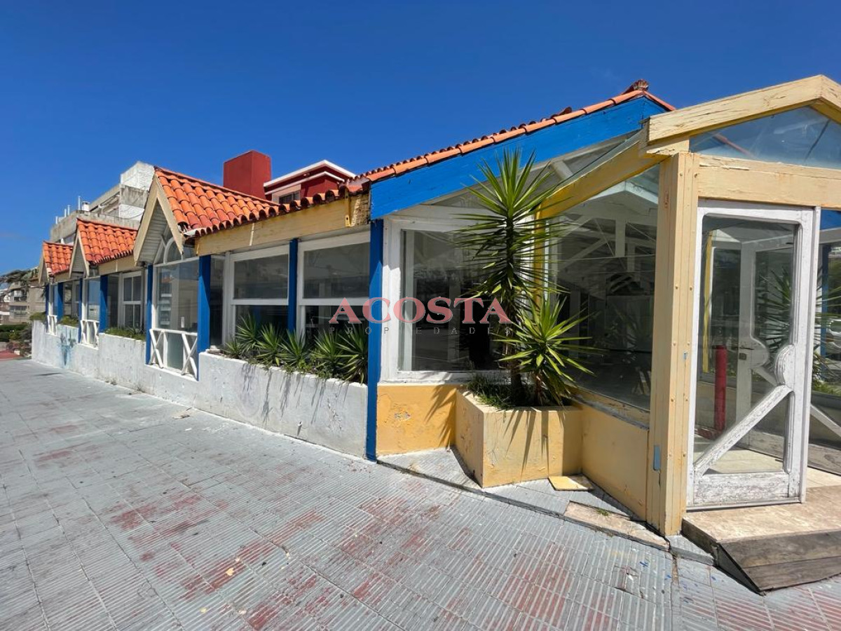 Local Comercial ID.215 - Excelente local en Peninsula esquinero con vista al mar , apto. gastronomia, muebleria, 