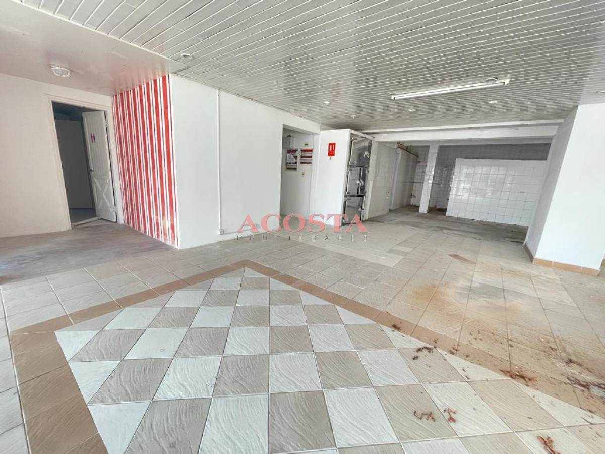 Local Comercial ID.215 - Excelente local en Peninsula esquinero con vista al mar , apto. gastronomia, muebleria, 