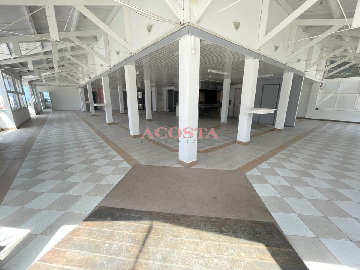 Local Comercial ID.215 - Excelente local en Peninsula esquinero con vista al mar , apto. gastronomia, muebleria, 
