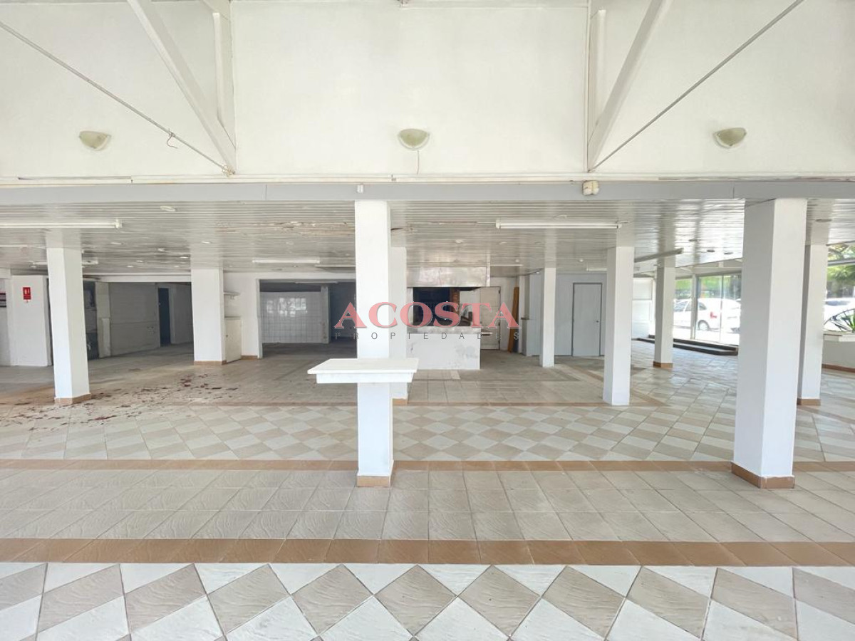 Local Comercial ID.215 - Excelente local en Peninsula esquinero con vista al mar , apto. gastronomia, muebleria, 