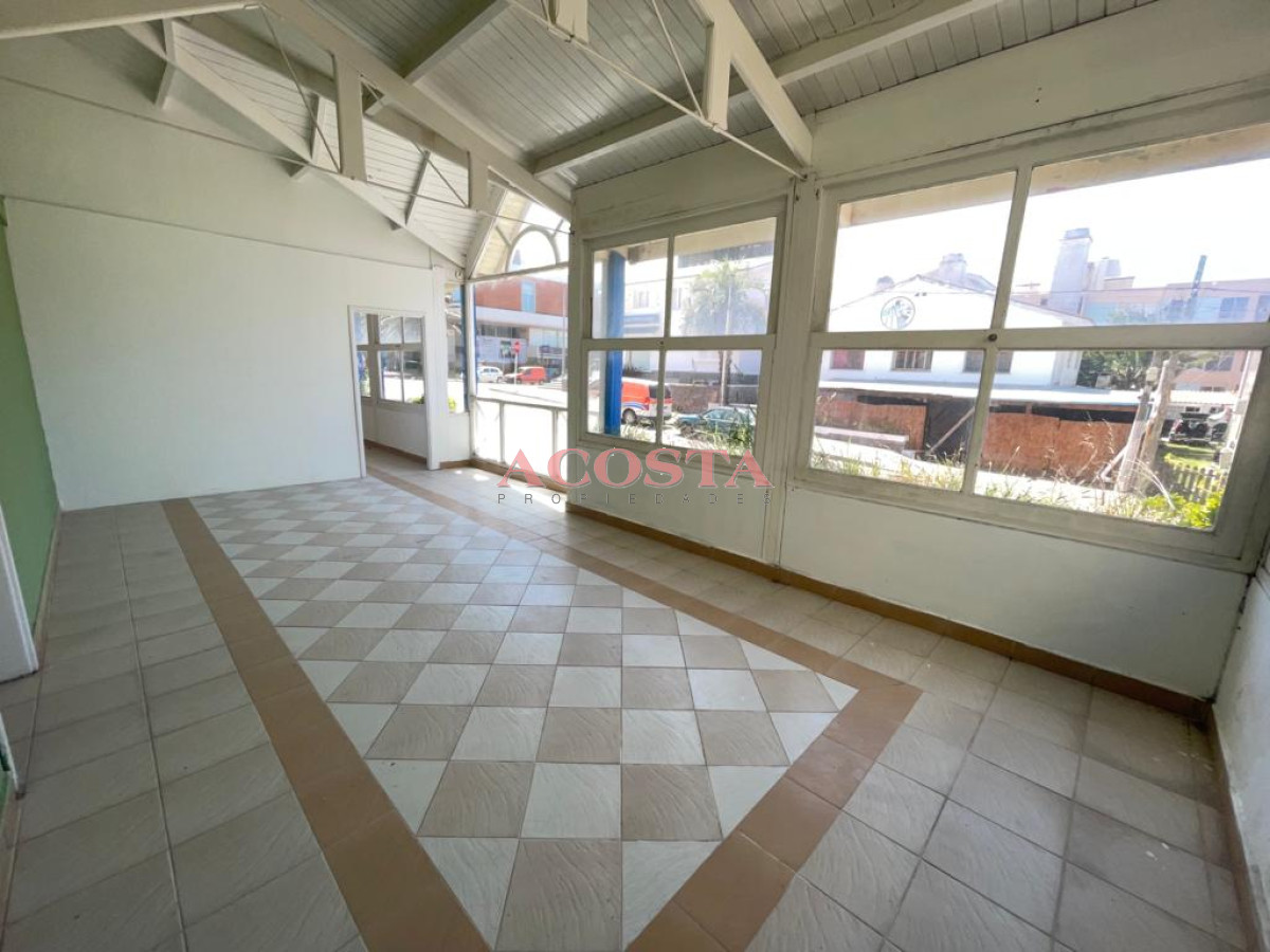 Local Comercial ID.215 - Excelente local en Peninsula esquinero con vista al mar , apto. gastronomia, muebleria, 