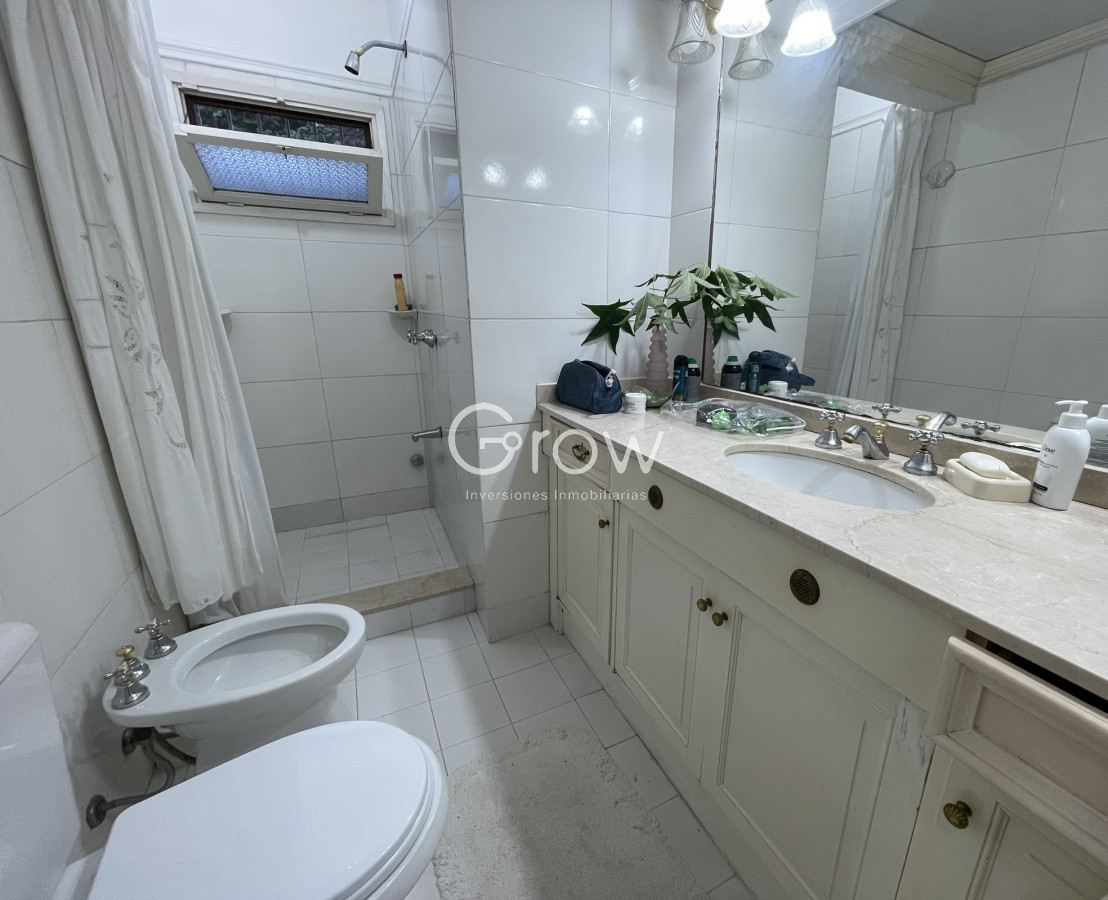 Casa ID.2776 - Lindo entorno , muy lindo jardín , luminosa , muy bien mantenida