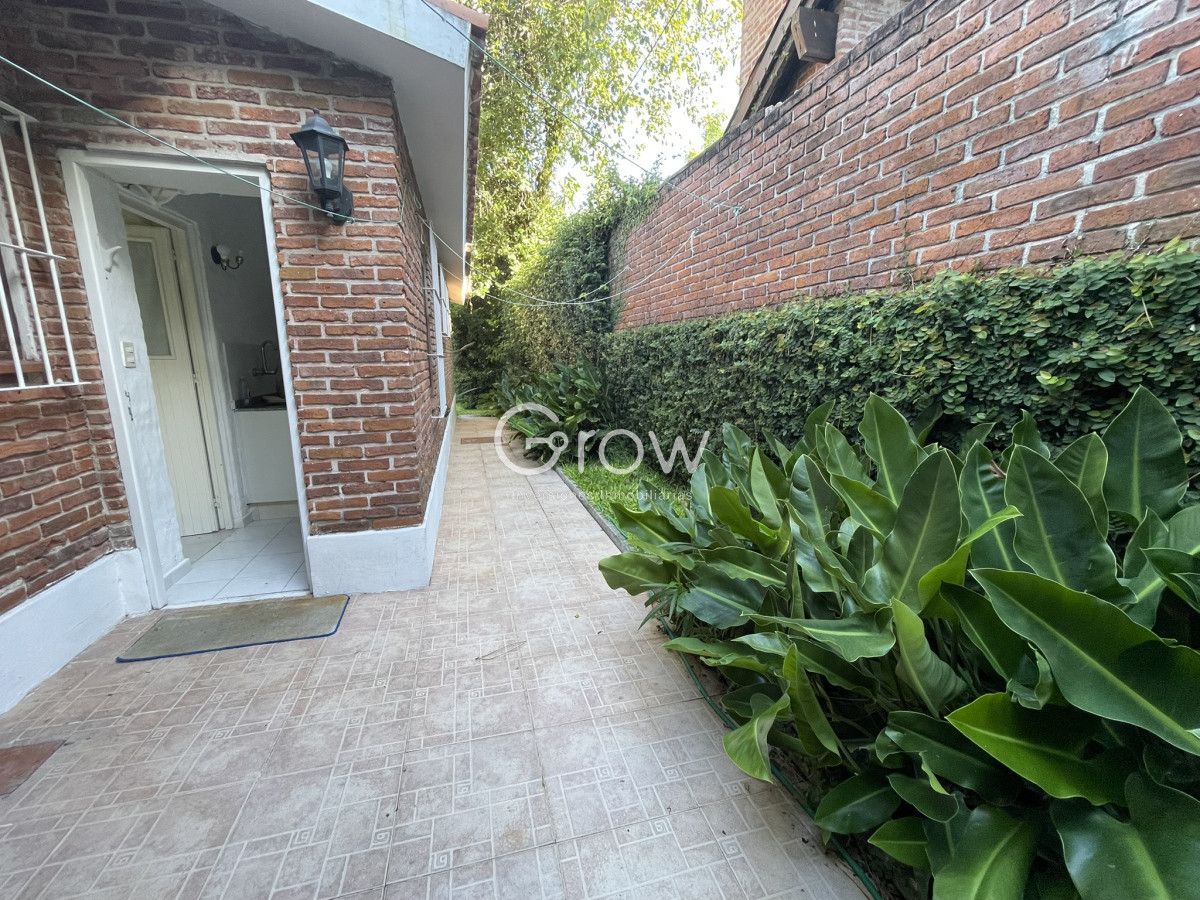 Casa ID.2776 - Lindo entorno , muy lindo jardín , luminosa , muy bien mantenida