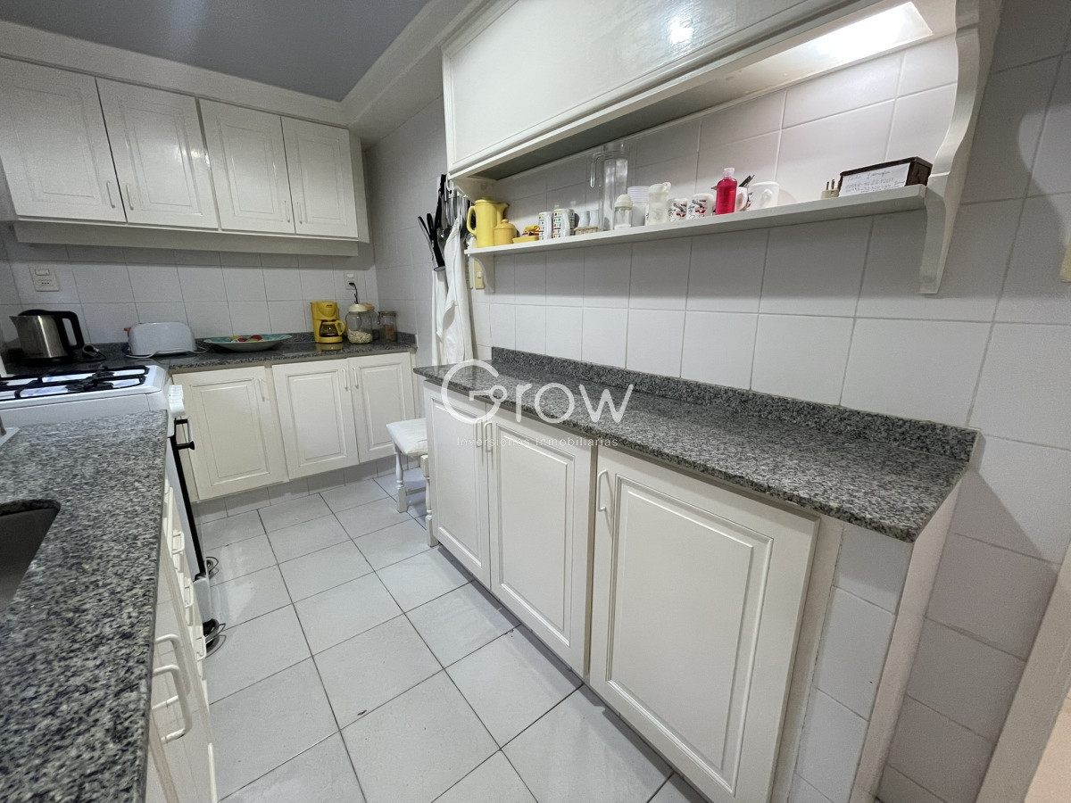 Casa ID.2776 - Lindo entorno , muy lindo jardín , luminosa , muy bien mantenida