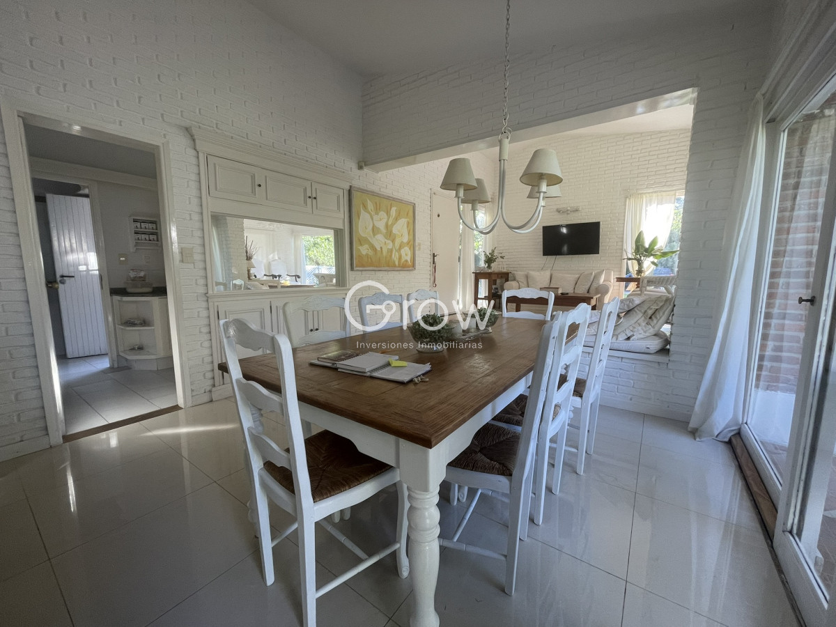 Casa ID.2776 - Lindo entorno , muy lindo jardín , luminosa , muy bien mantenida