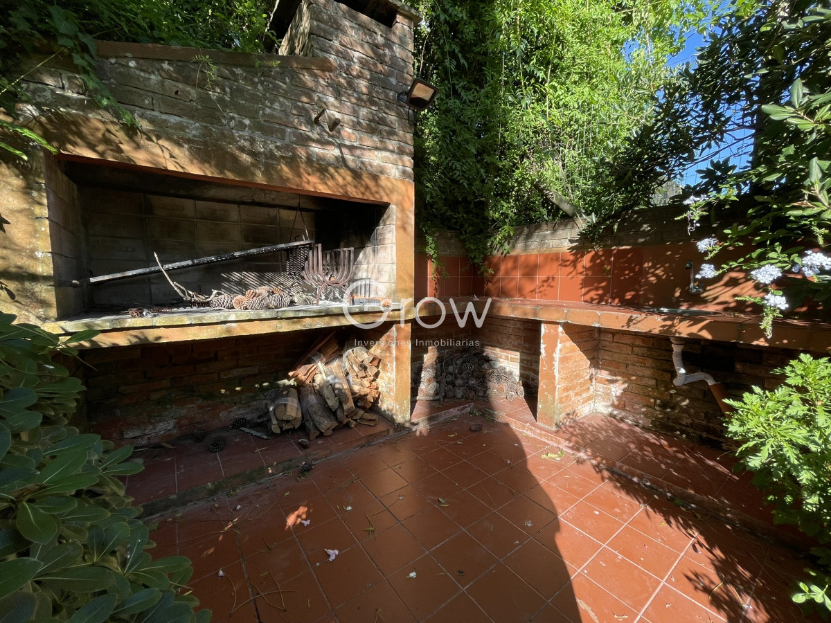 Casa ID.2776 - Lindo entorno , muy lindo jardín , luminosa , muy bien mantenida
