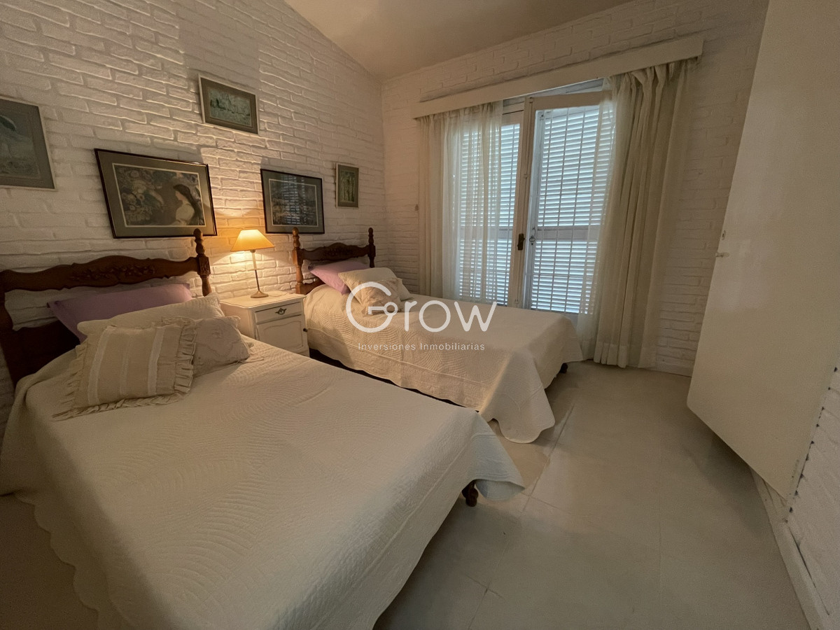 Casa ID.2776 - Lindo entorno , muy lindo jardín , luminosa , muy bien mantenida