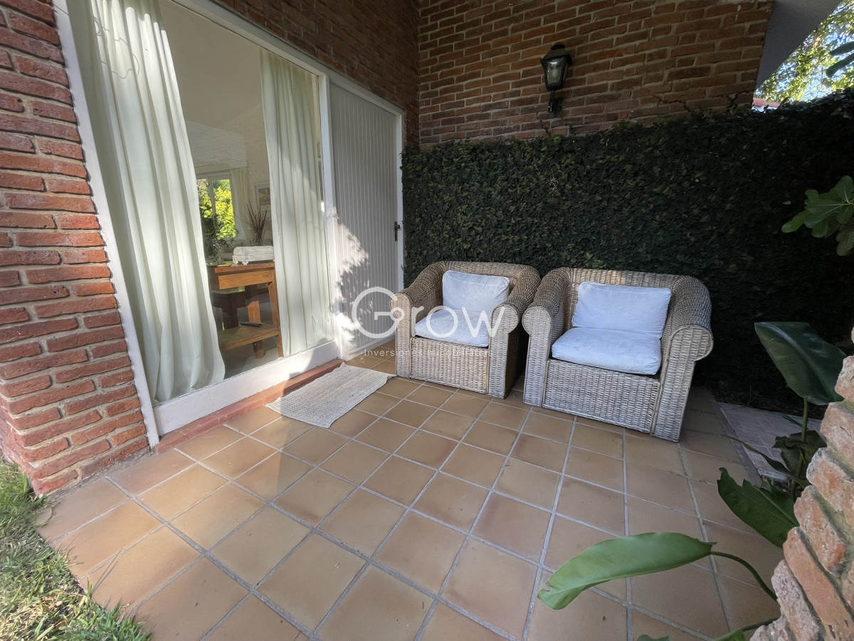 Casa ID.2776 - Lindo entorno , muy lindo jardín , luminosa , muy bien mantenida