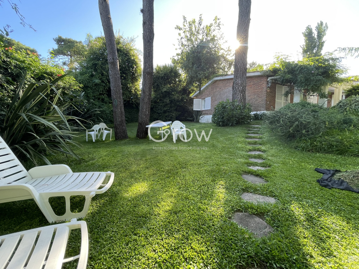 Casa ID.2776 - Lindo entorno , muy lindo jardín , luminosa , muy bien mantenida