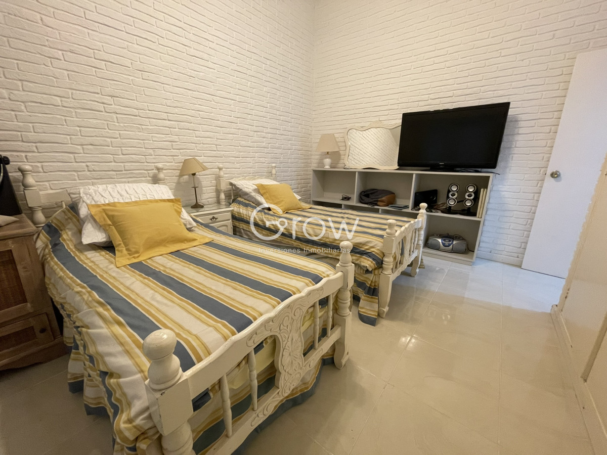 Casa ID.2776 - Lindo entorno , muy lindo jardín , luminosa , muy bien mantenida
