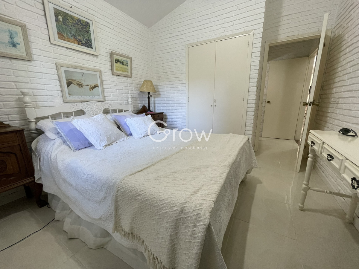 Casa ID.2776 - Lindo entorno , muy lindo jardín , luminosa , muy bien mantenida