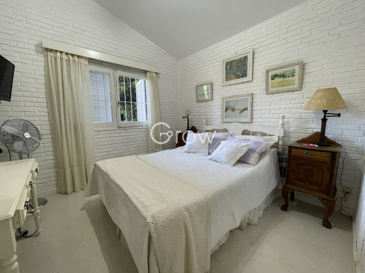 Casa ID.2776 - Lindo entorno , muy lindo jardín , luminosa , muy bien mantenida