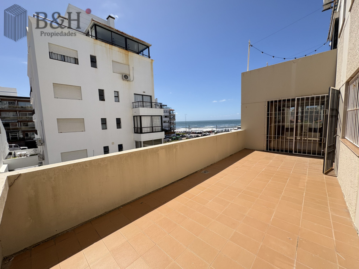 Apartamento ID.6885 - Excelente ubicación, vista al mar, 2 amplias terrazas 