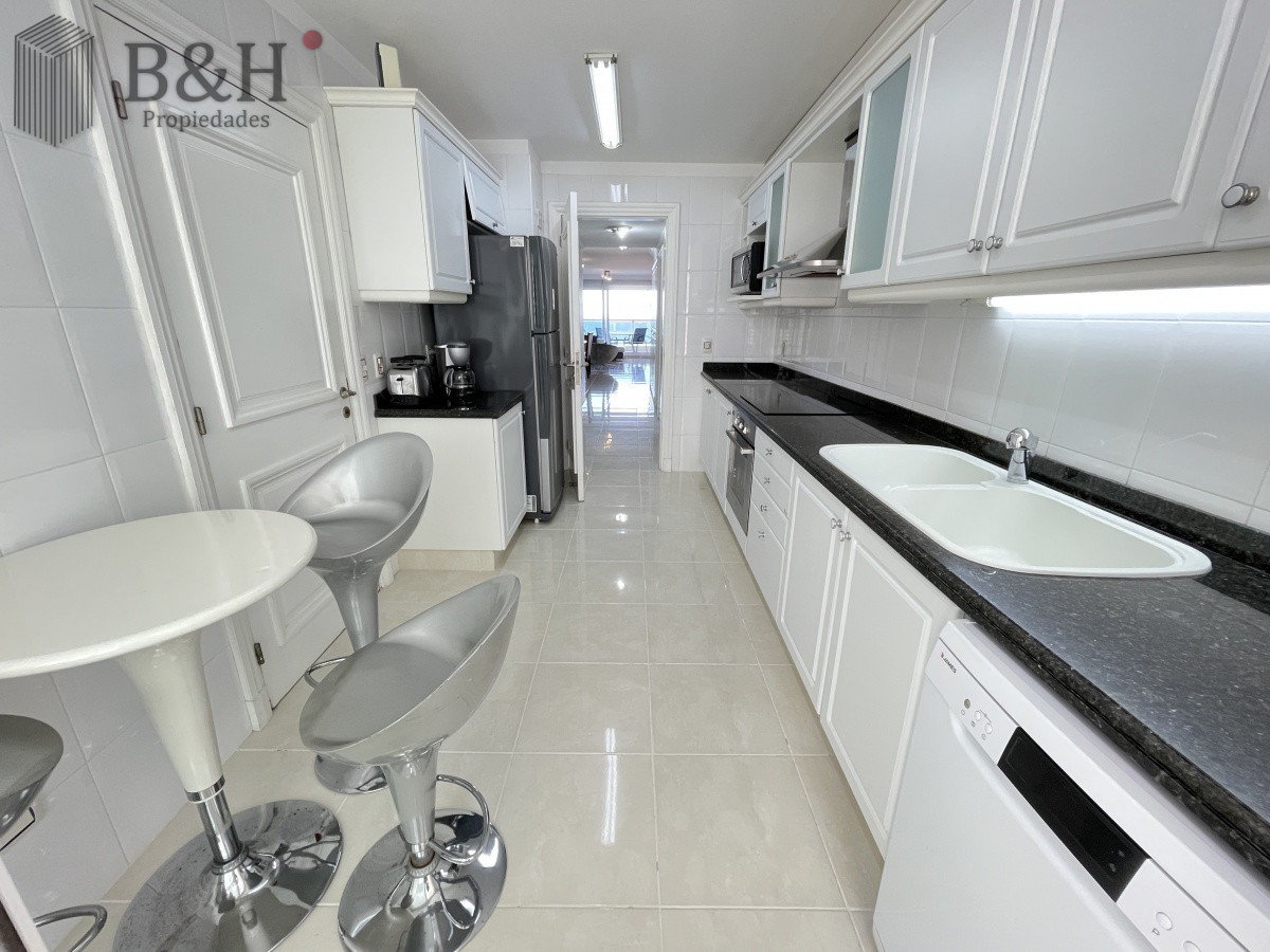 Apartamento ID.926 - Edificio Le Jardin , impecable con buena vista al mar, calefacción 