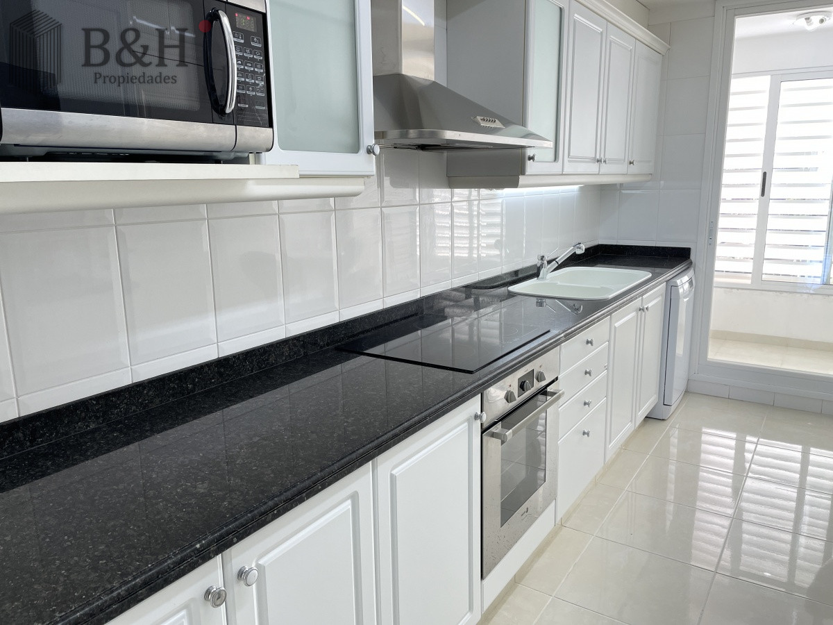 Apartamento ID.926 - Edificio Le Jardin , impecable con buena vista al mar, calefacción 
