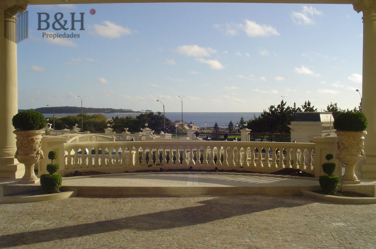 Apartamento ID.926 - Edificio Le Jardin , impecable con buena vista al mar, calefacción 