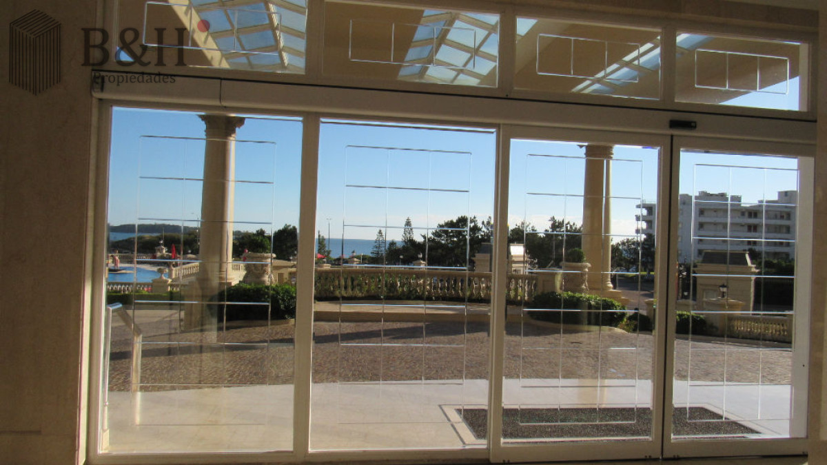 Apartamento ID.926 - Edificio Le Jardin , impecable con buena vista al mar, calefacción 