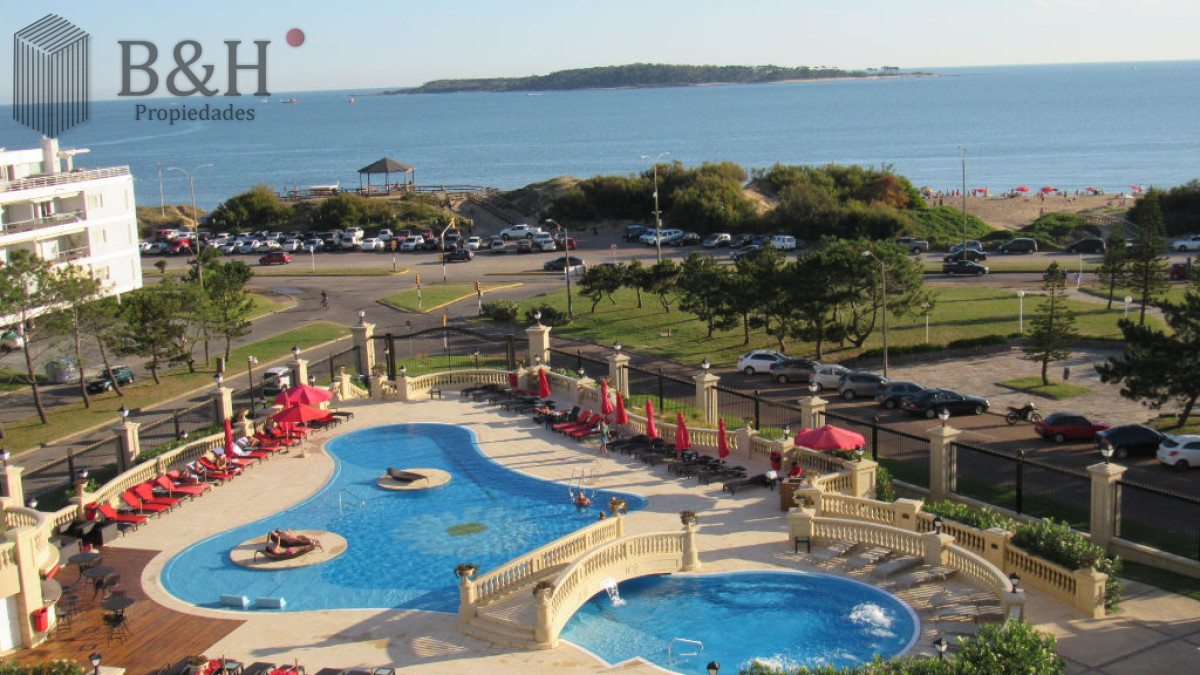 Apartamento ID.926 - Edificio Le Jardin , impecable con buena vista al mar, calefacción 