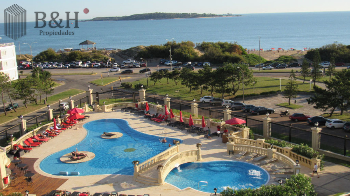 Apartamento ID.926 - Edificio Le Jardin , impecable con buena vista al mar, calefacción 