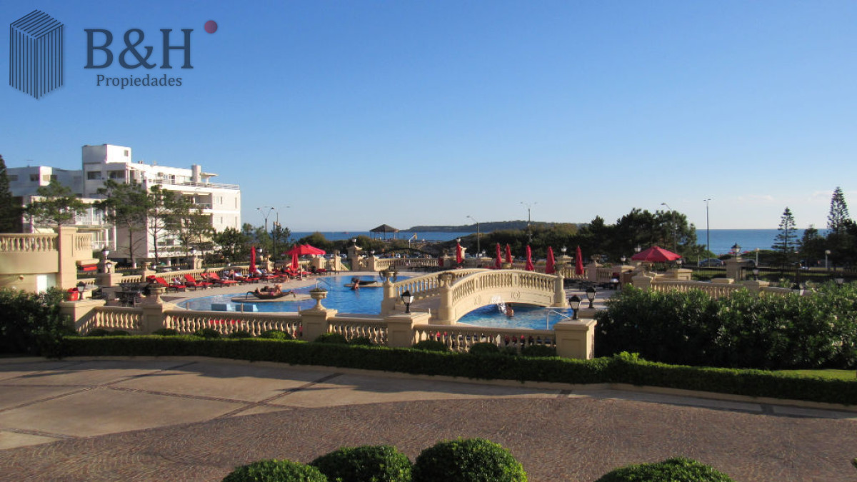 Apartamento ID.926 - Edificio Le Jardin , impecable con buena vista al mar, calefacción 