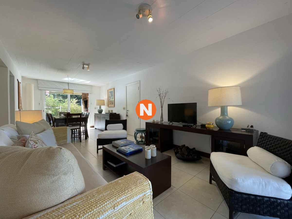 Apartamento Ref.220983 - A 2 cuadras del mar con 2 terrazas, parrillero propio, impecable