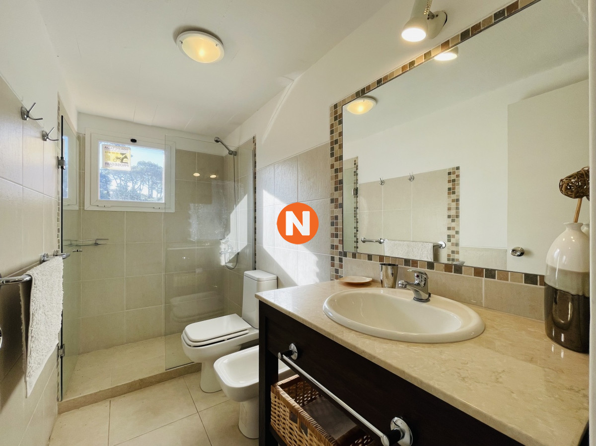 Apartamento Ref.220983 - A 2 cuadras del mar con 2 terrazas, parrillero propio, impecable