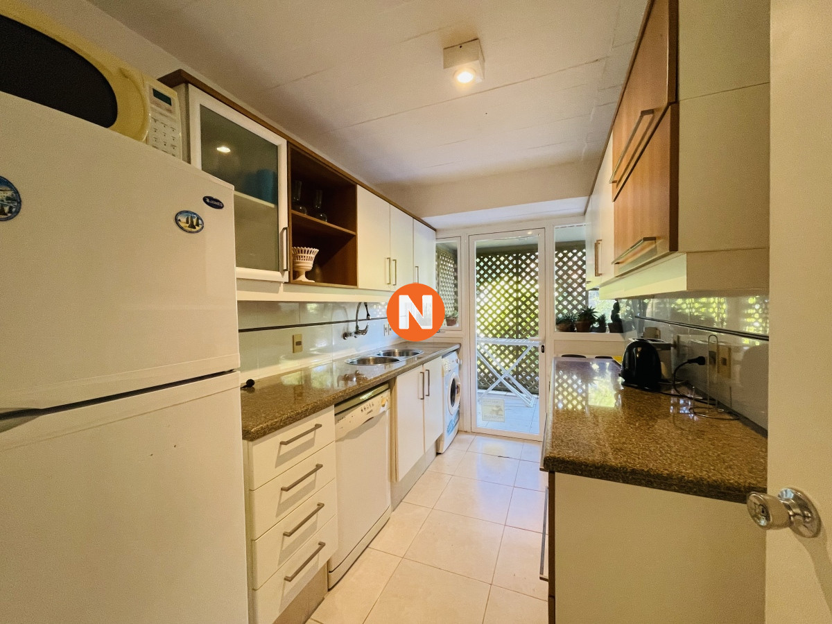 Apartamento Ref.220983 - A 2 cuadras del mar con 2 terrazas, parrillero propio, impecable